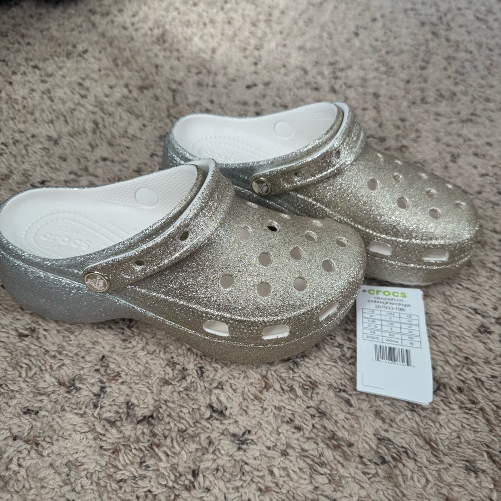 NWT Crocs Ombré Platform Shoes 7